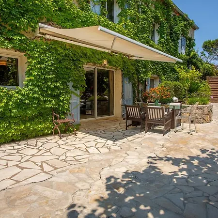 Provencale Proche De La Vila *