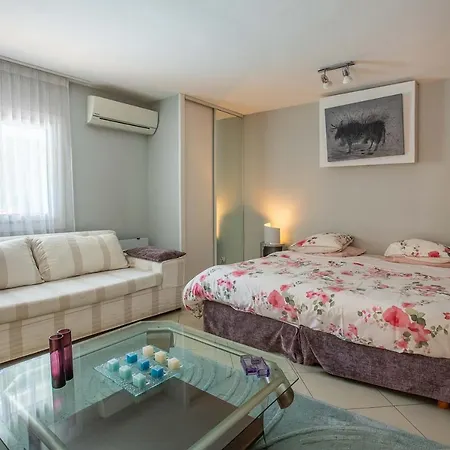 Provençale Proche De La Villa *